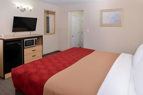 Econo Lodge Rochester image 17