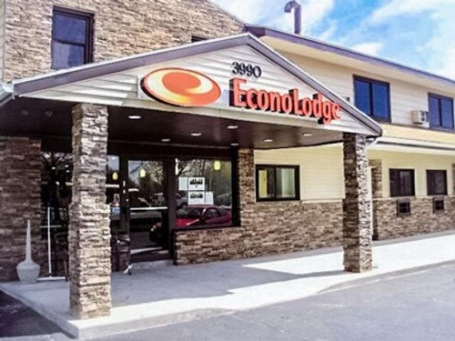 Econo Lodge Rochester image 19