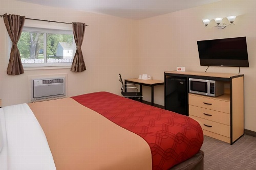 Econo Lodge Rochester image 22