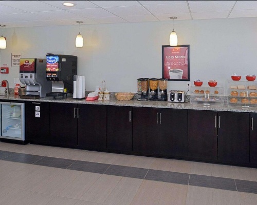 Econo Lodge Rochester image 23