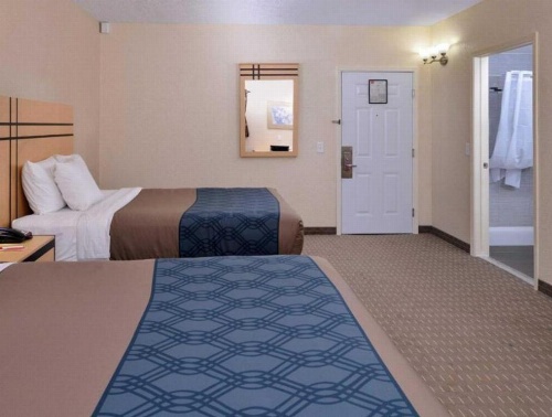 Econo Lodge Rochester image 34