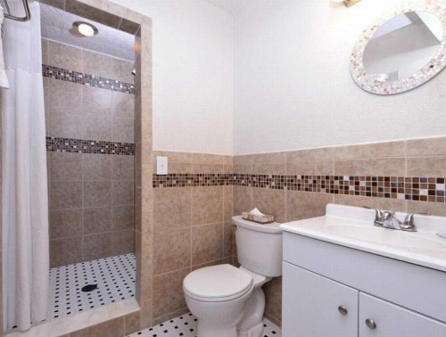 Econo Lodge Rochester image 36