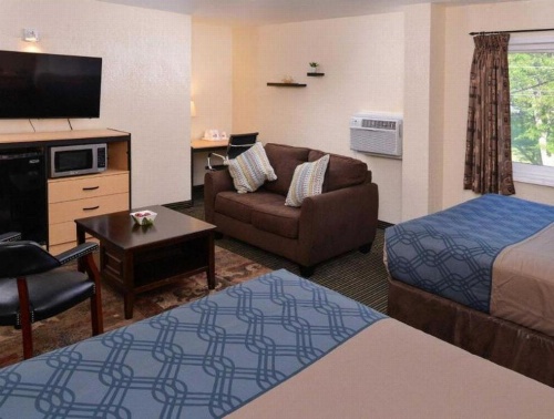 Econo Lodge Rochester image 38