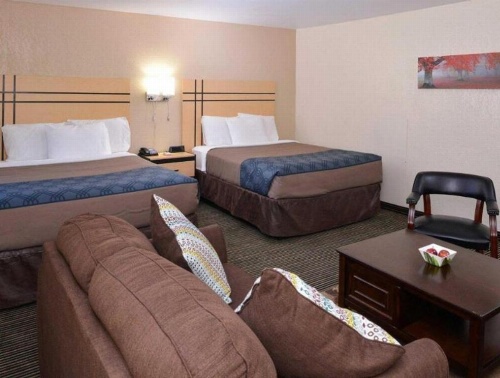 Econo Lodge Rochester image 39