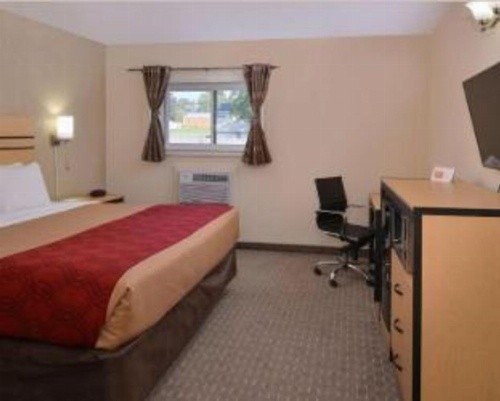 Econo Lodge Rochester image 4