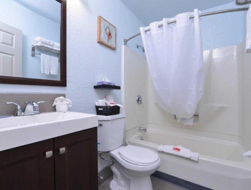 Econo Lodge Rochester image 42